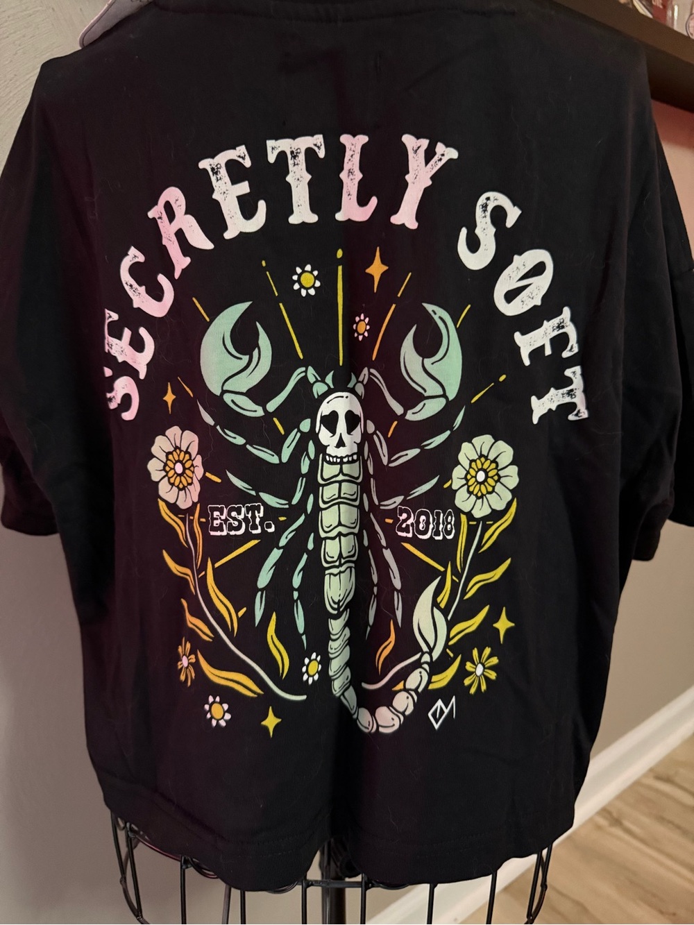 Secretly Soft Scorpion Graphic Cropped Tee | Small | NWT | Black